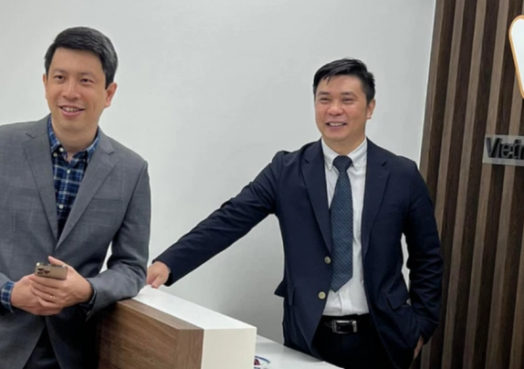 Ông Phan Lê Thành Long - CEO của AFA Group, Nguyễn Minh Tuấn - CEO của AFA Capital và các cộng sự đã cùng sáng lập ra chỉ số tâm lý thị trường chứng khoán đầu tiên tại Việt Nam. Ảnh: AFA Group